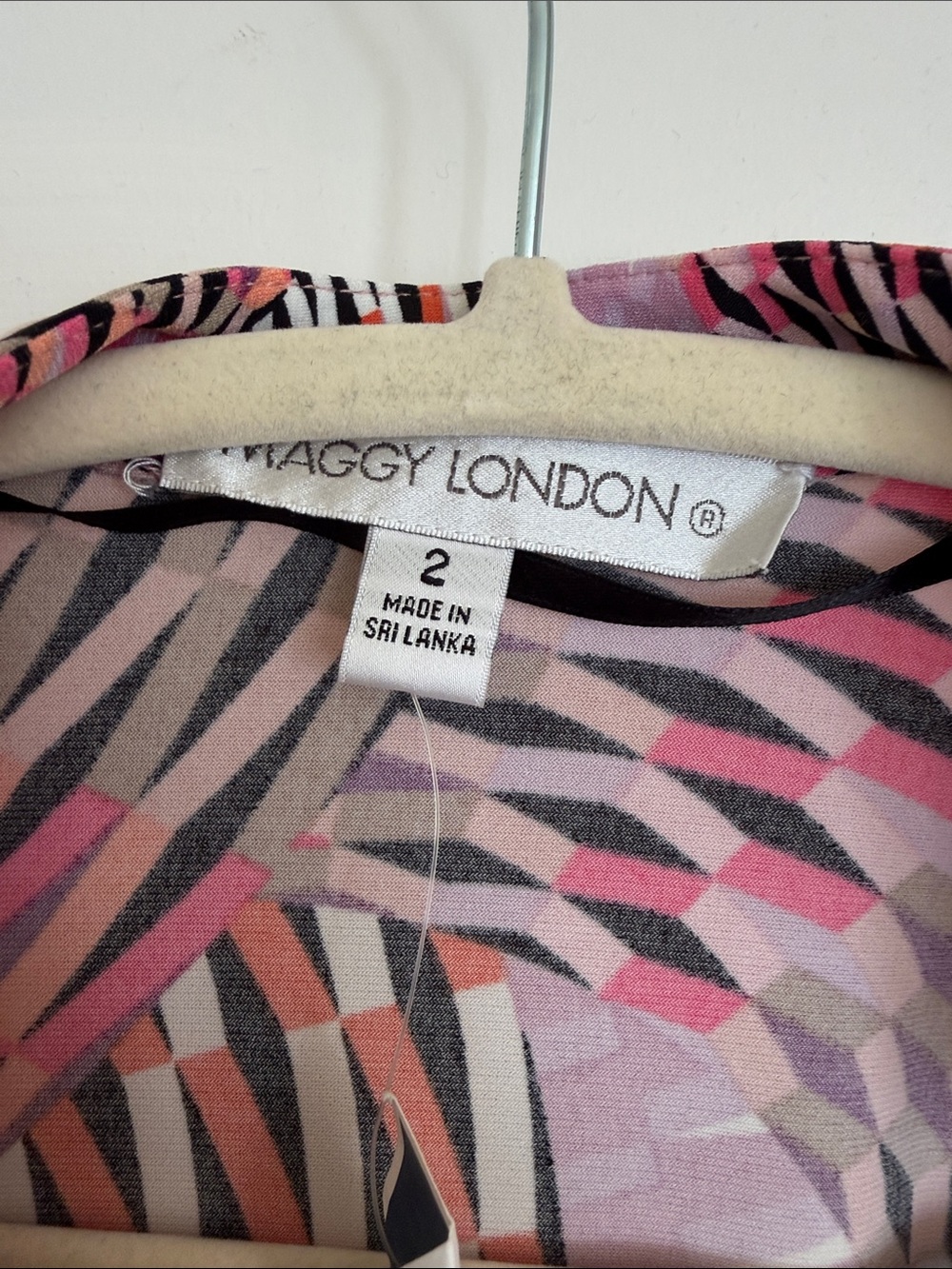 NWT Maggy London Pink Geometric Wrap Dress with Tie Waist size 2 - Picture 3 of 4